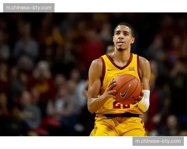 国王福克斯缺乏真正副手，步行者豪赌祖巴茨牺牲未来陷困局